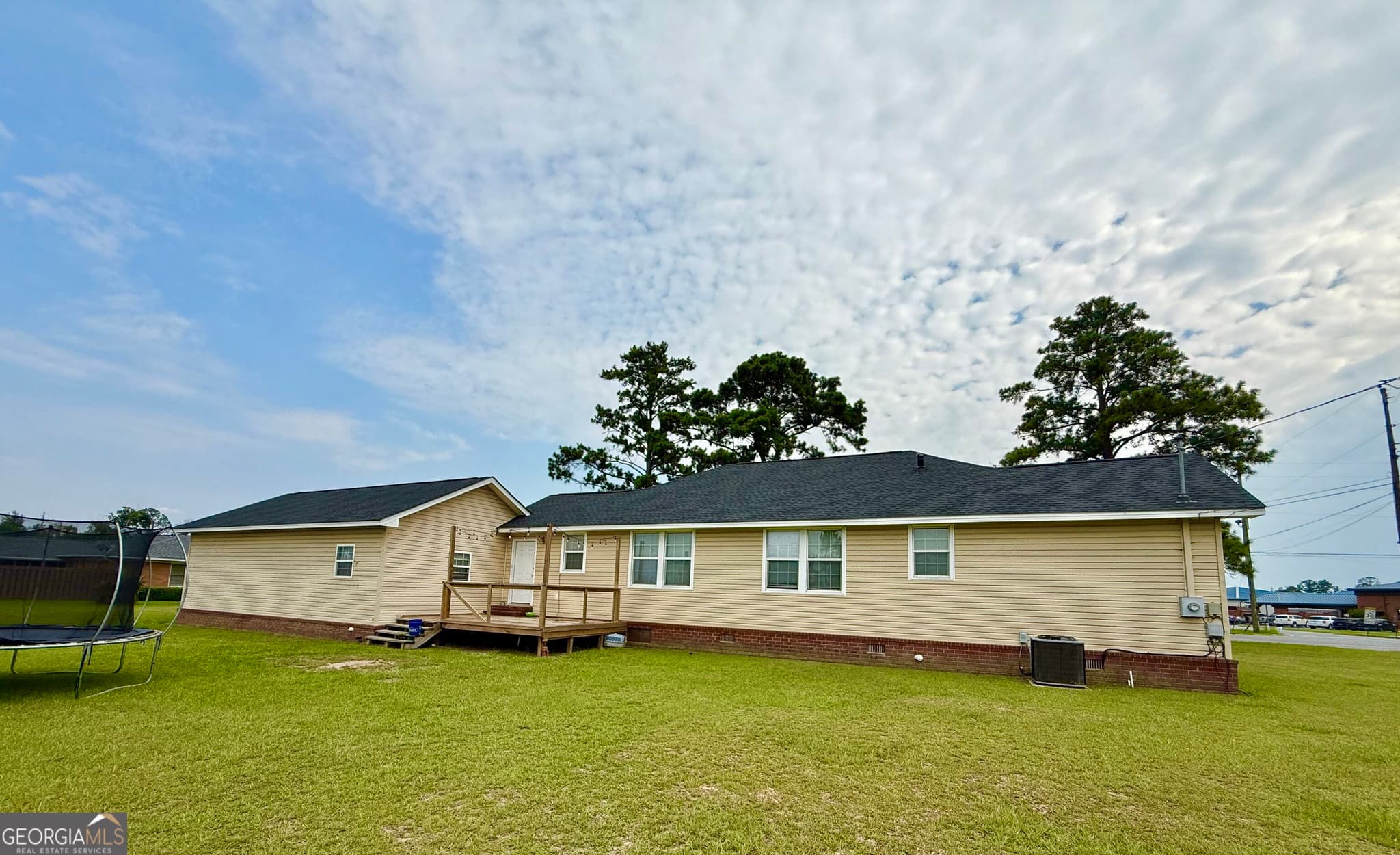 3 bedroom, 2 bathroom, 1,745 sq ft single family residence under contract at 58 Burketts Ferry Road, Hazlehurst, GA 31539 — photo 2