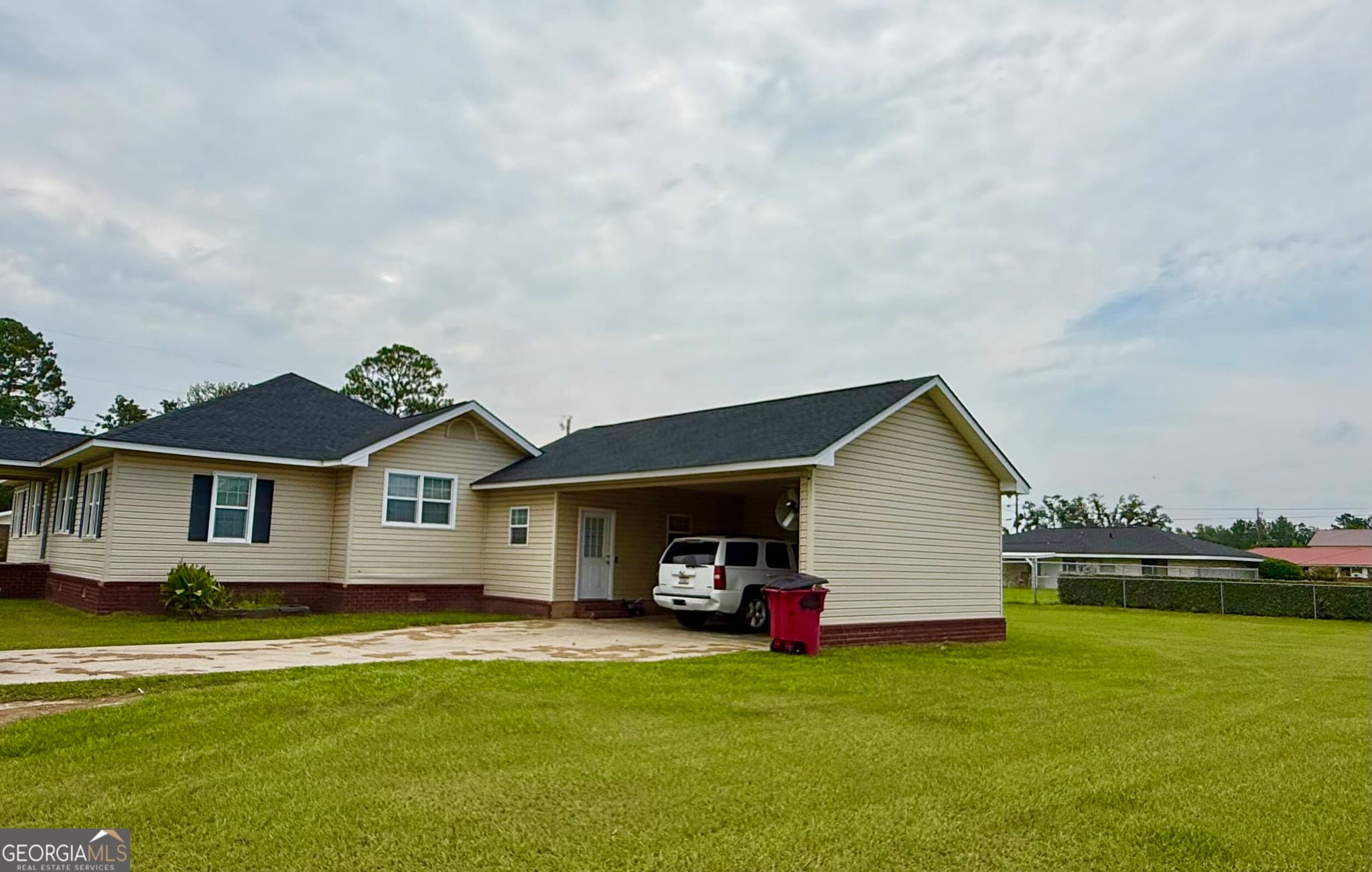 3 bedroom, 2 bathroom, 1,745 sq ft single family residence under contract at 58 Burketts Ferry Road, Hazlehurst, GA 31539 — photo 6