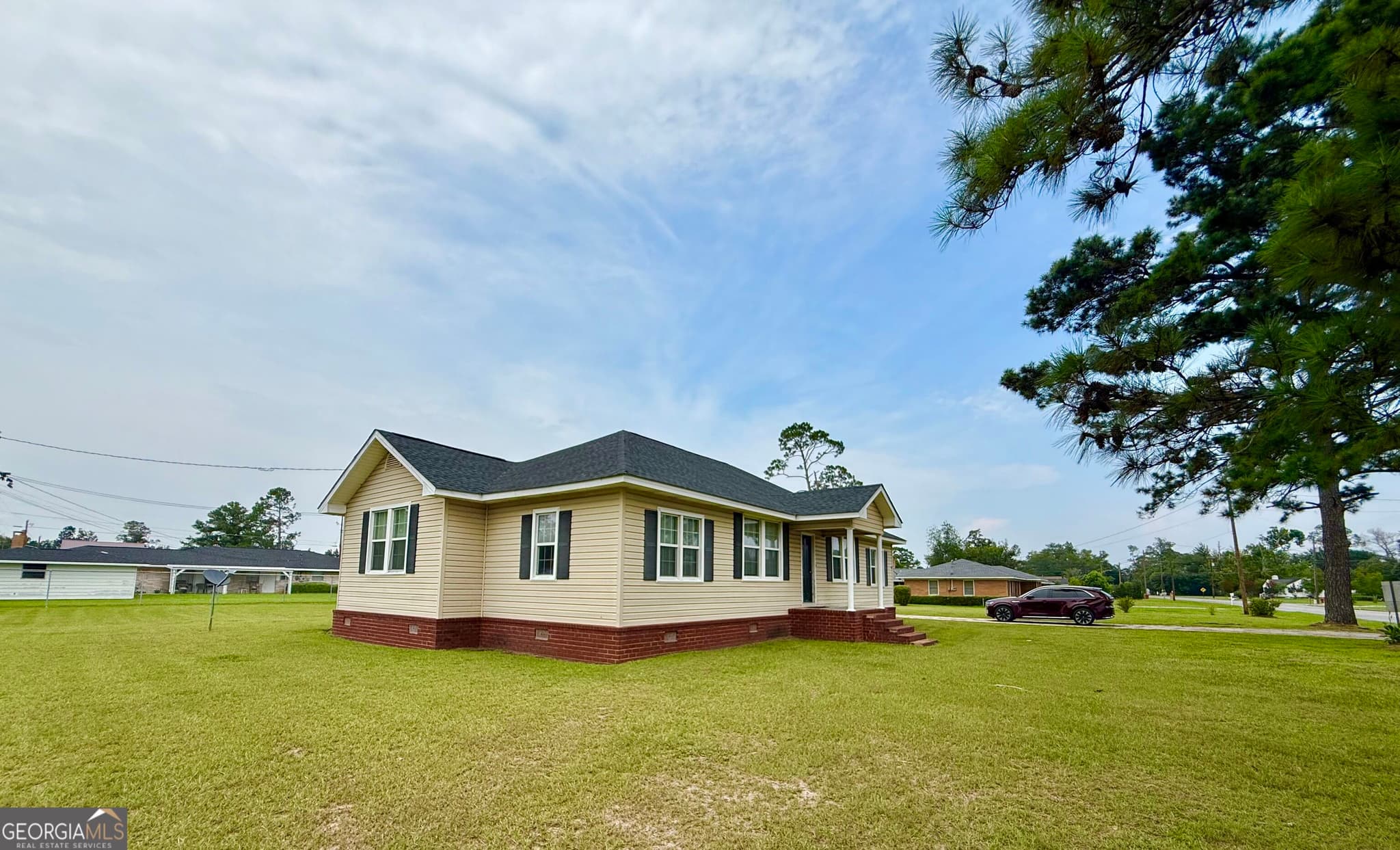 3 bedroom, 2 bathroom, 1,745 sq ft single family residence under contract at 58 Burketts Ferry Road, Hazlehurst, GA 31539 — photo 5