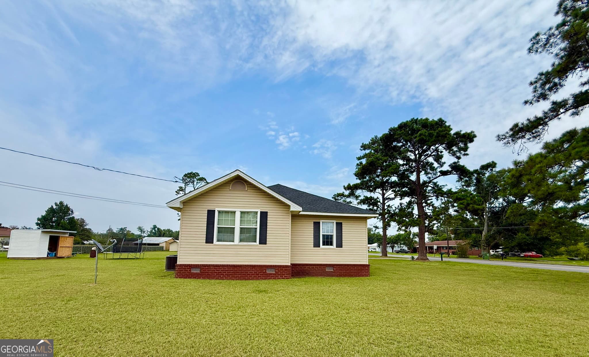 3 bedroom, 2 bathroom, 1,745 sq ft single family residence under contract at 58 Burketts Ferry Road, Hazlehurst, GA 31539 — photo 4