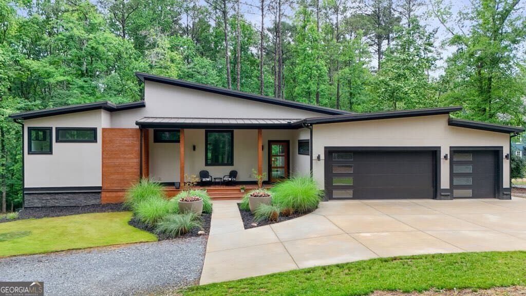 4 bedroom, 3.5 bathroom, 3,887 sq ft single family residence sold at 3650 Walden Cove, Acworth, GA 30102