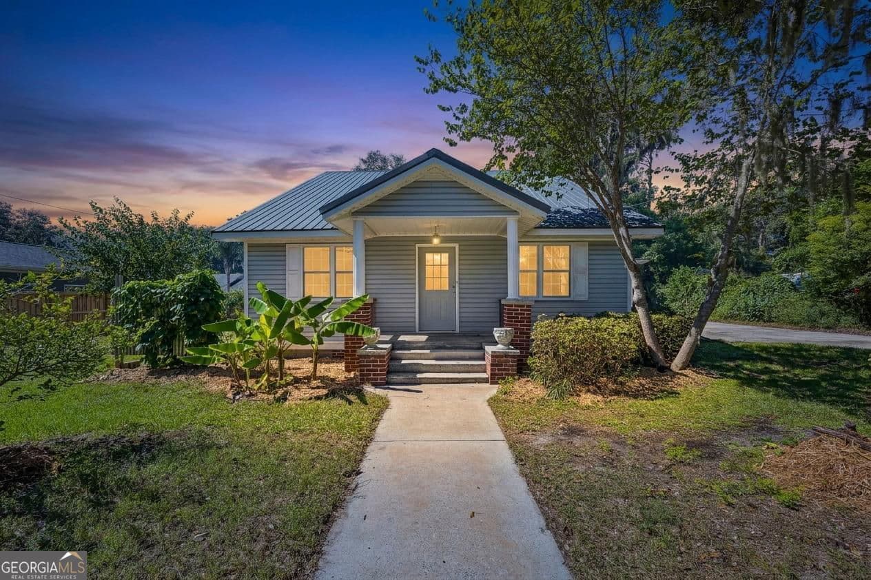 3 bedroom, 2 bathroom, 2,062 sq ft single family residence for sale at 238 S East Street, Kingsland, GA 31548 — photo 2