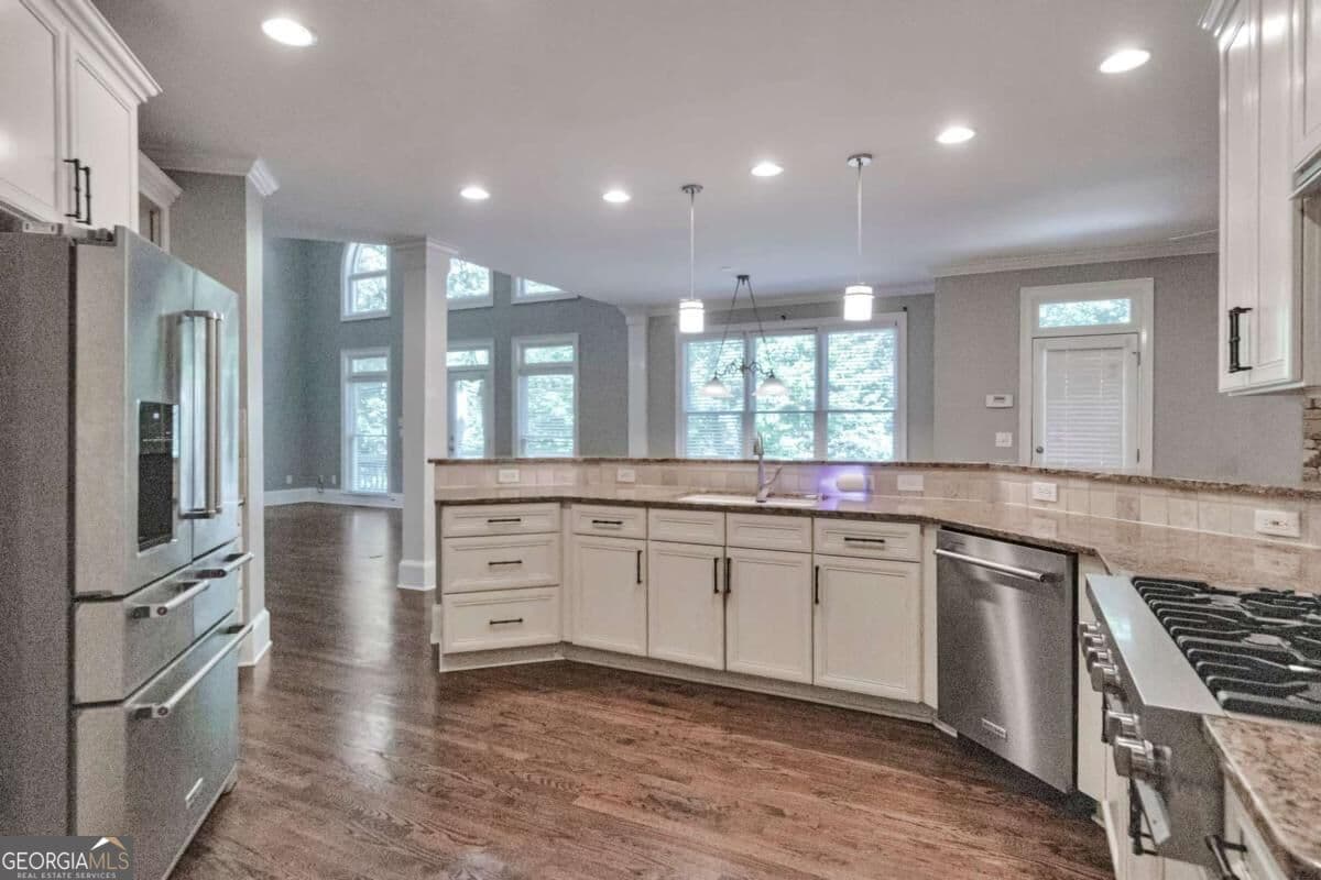 5 bedroom, 6.5 bathroom, 5,469 sq ft single family residence for rent at 1421 Castlebrooke Way, Marietta, GA 30066 for $7,500 a month — photo 10