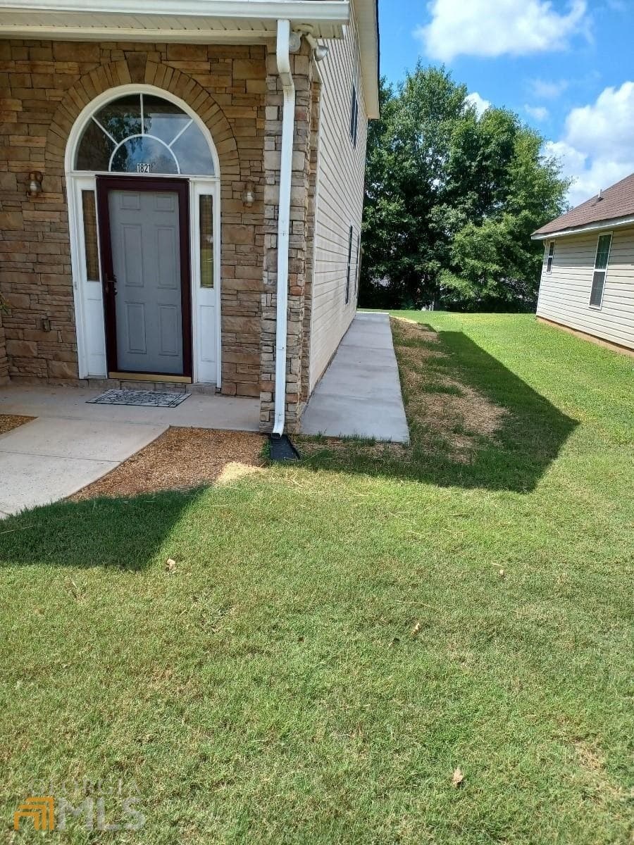 1 bedroom, 1 bathroom, 1,000 sq ft single family residence for rent at 1821 Dalton Way, Hampton, GA 30228 for $1,495 a month — photo 2