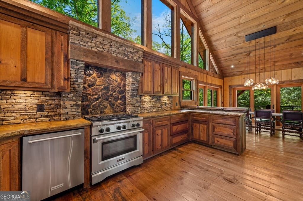 5 bedroom, 5 bathroom, 4,950 sq ft cabin,single family residence for sale at 2100 Big Creek Road, Cherry Log, GA 30522 — photo 9