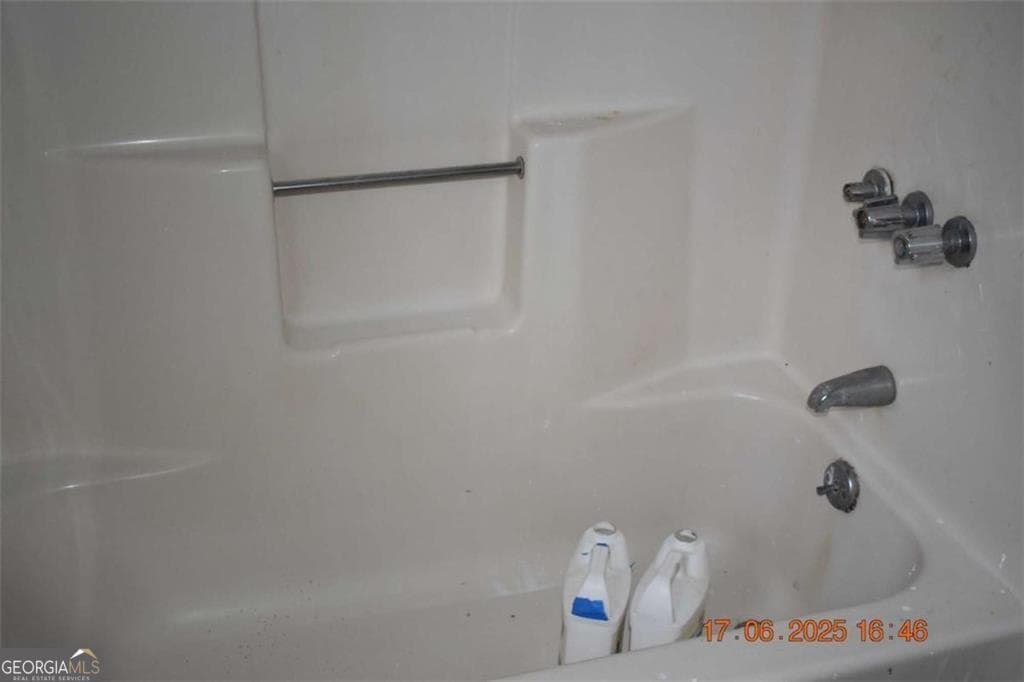 3 bedroom, 1.5 bathroom, 1,120 sq ft townhouse for sale at 4403 Azalea Drive, Macon, GA 31210 — photo 8