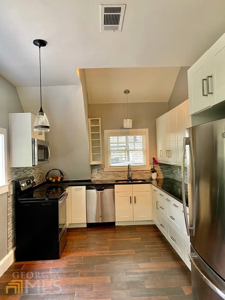 2 bedroom, 2 bathroom, 1,000 sq ft duplex for rent at 232 Sydney Street B, Atlanta, GA 30312 for $2,100 a month — photo 2