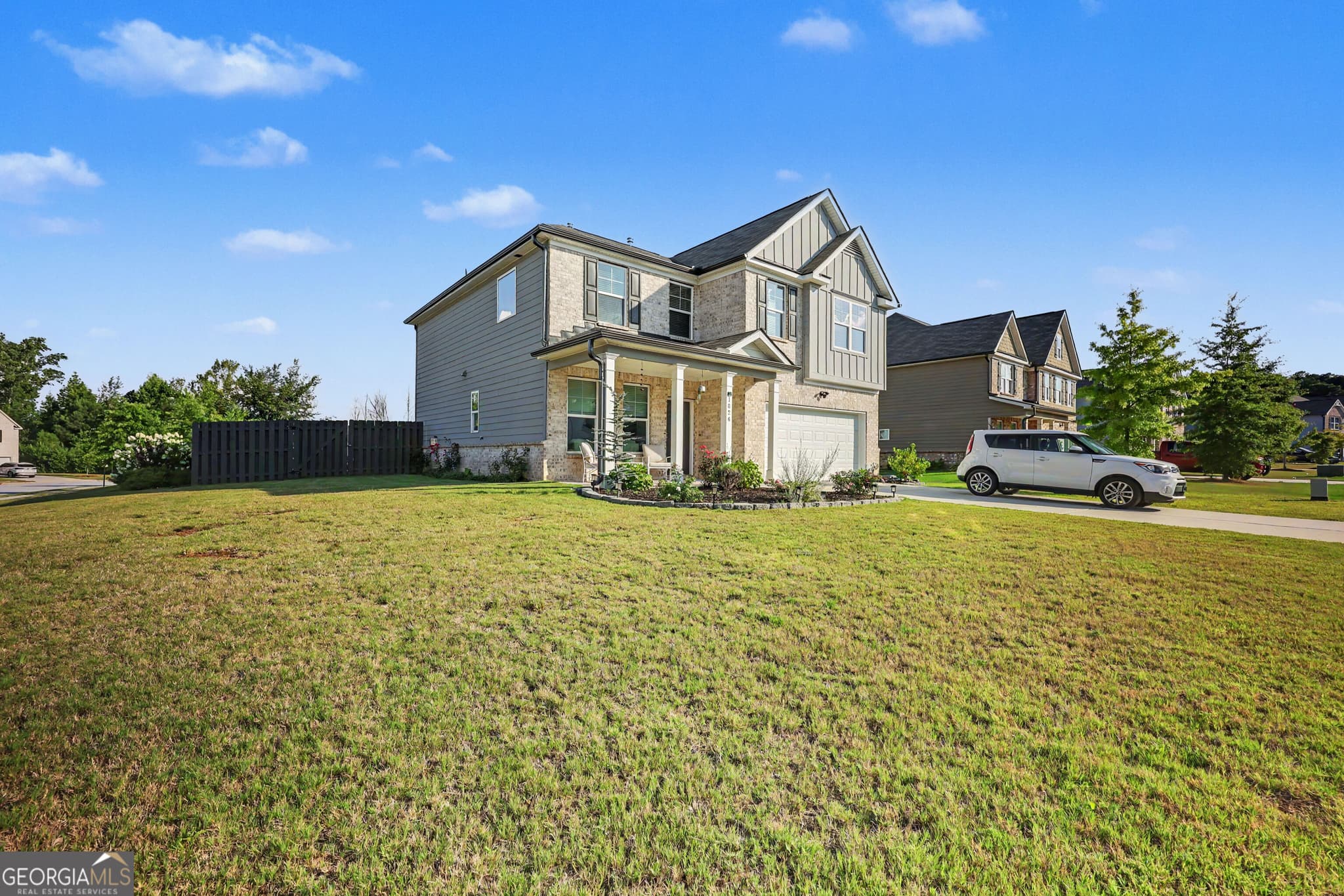 3 bedroom, 2.5 bathroom, 2,293 sq ft single family residence for sale at 1826 Woodsley Court, Loganville, GA 30052 — photo 3