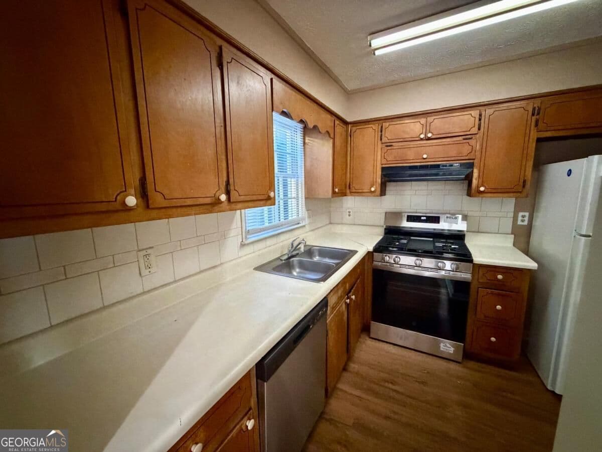 2 bedroom, 2.5 bathroom duplex for rent at 6696 Chupp Road A, Lithonia, GA 30058 for $1,195 a month — photo 5