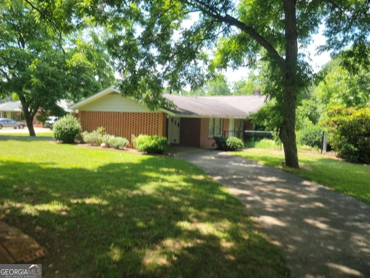 3 bedroom, 2 bathroom, 1,411 sq ft single family residence for sale at 2610 Little River Park Road, Gainesville, GA 30506 — photo 2