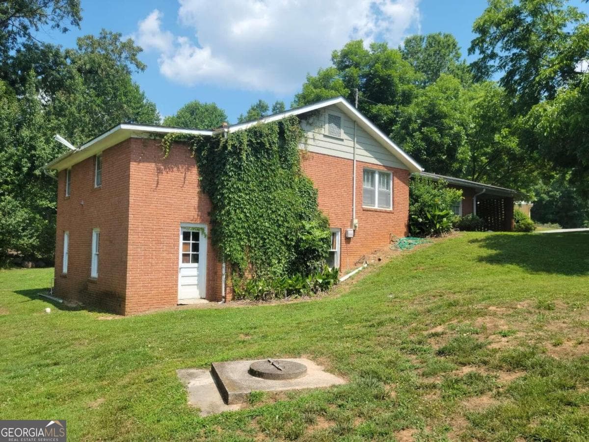 3 bedroom, 2 bathroom, 1,411 sq ft single family residence for sale at 2610 Little River Park Road, Gainesville, GA 30506 — photo 3