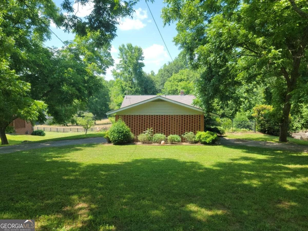 3 bedroom, 2 bathroom, 1,411 sq ft single family residence for sale at 2610 Little River Park Road, Gainesville, GA 30506 — photo 4