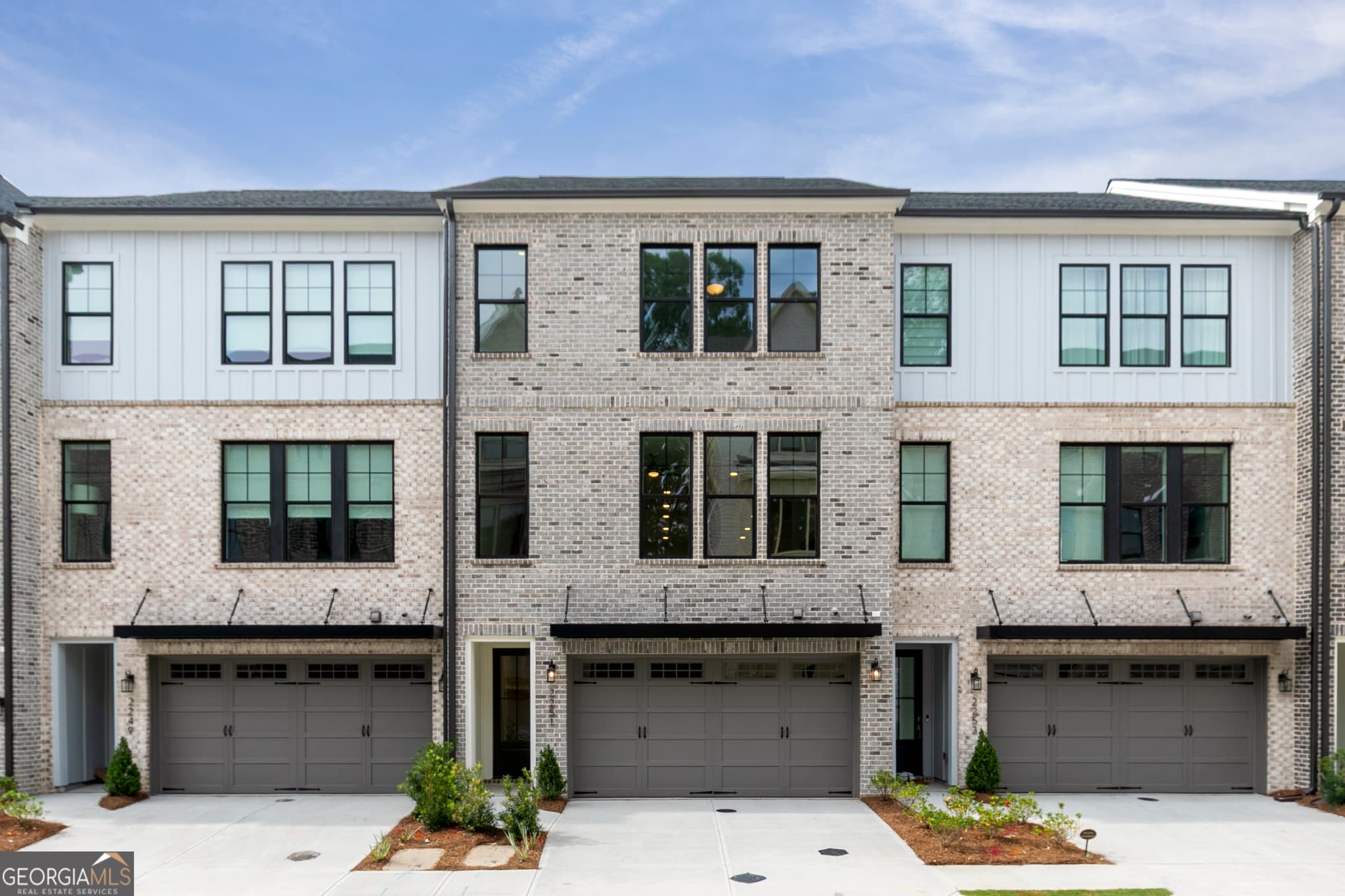 3 bedroom, 3.5 bathroom, 2,620 sq ft townhouse sold at 2251 Crestview Drive, Brookhaven, GA 30319