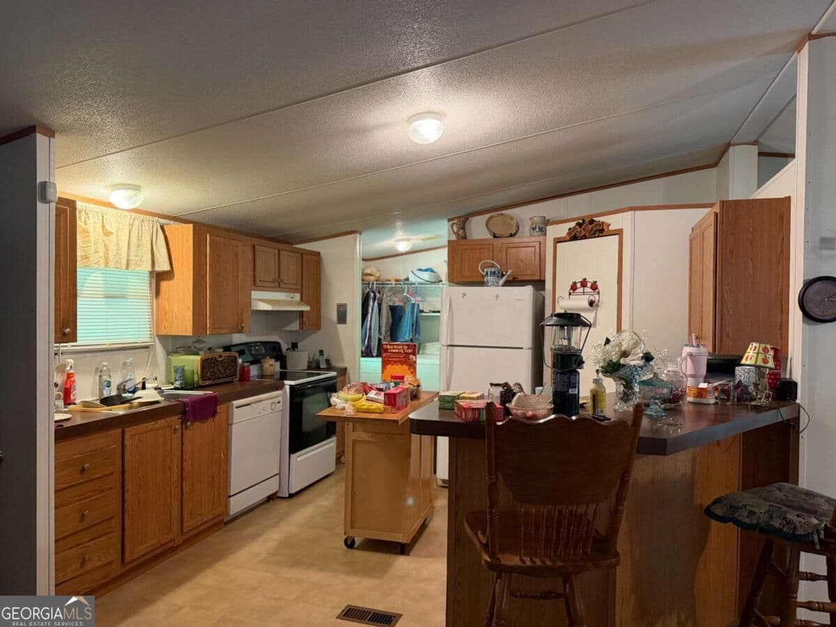 2 bedroom, 2 bathroom, 1,512 sq ft manufactured home,single family residence for sale at 1284 Bud Walt Road, Hiawassee, GA 30546 — photo 7