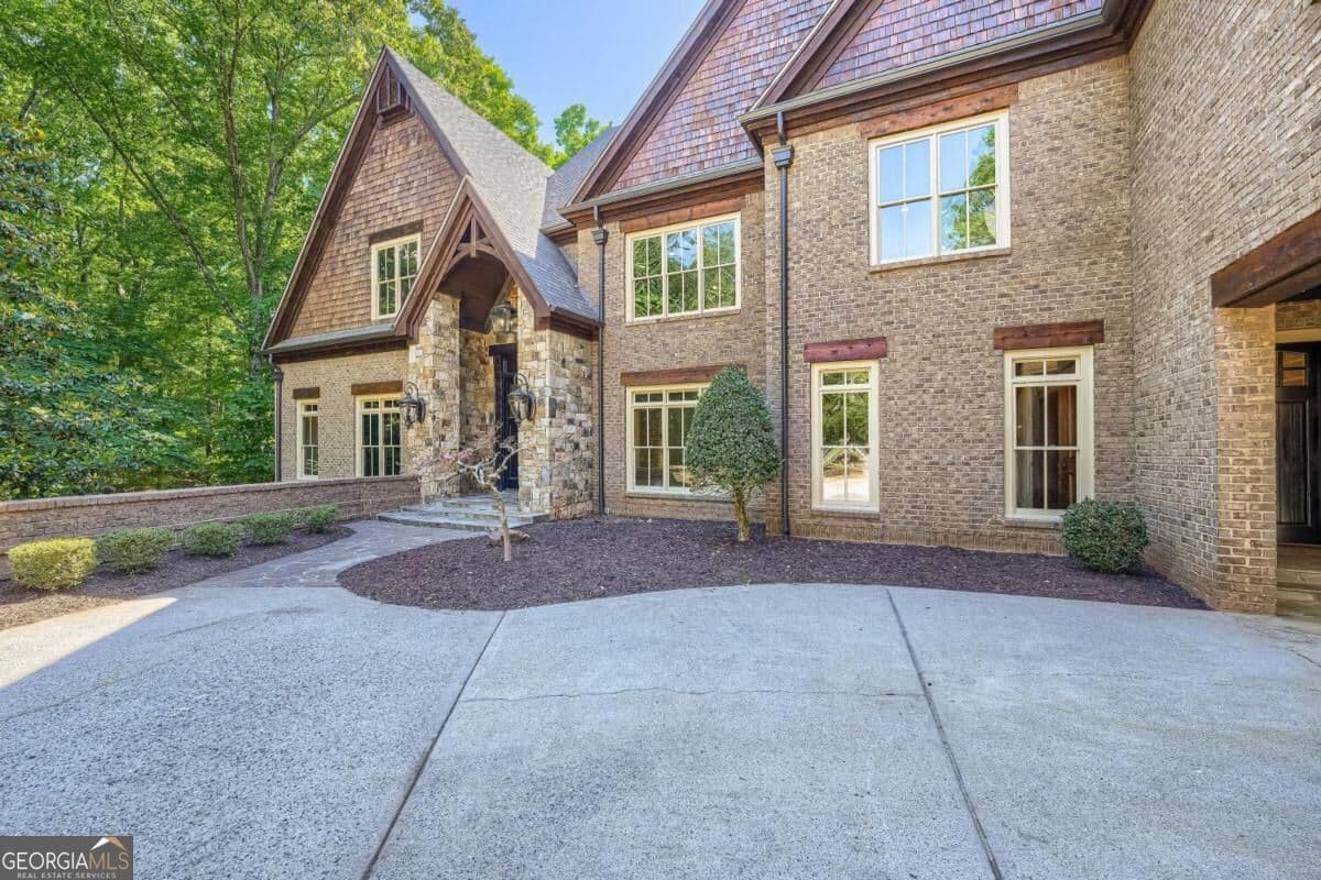 8 bedroom, 9.5 bathroom single family residence for sale at 7965 Robin Road, Cumming, GA 30041 — photo 7