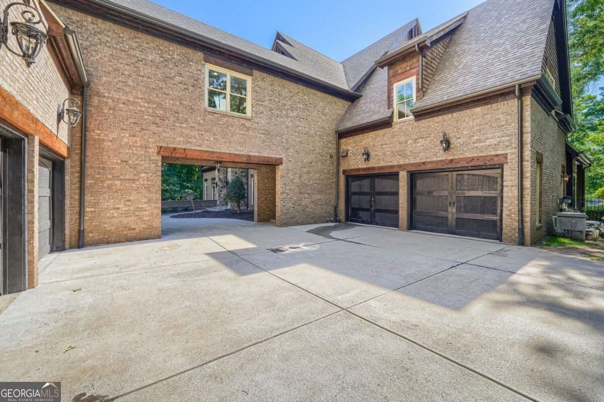 8 bedroom, 9.5 bathroom single family residence for sale at 7965 Robin Road, Cumming, GA 30041 — photo 8