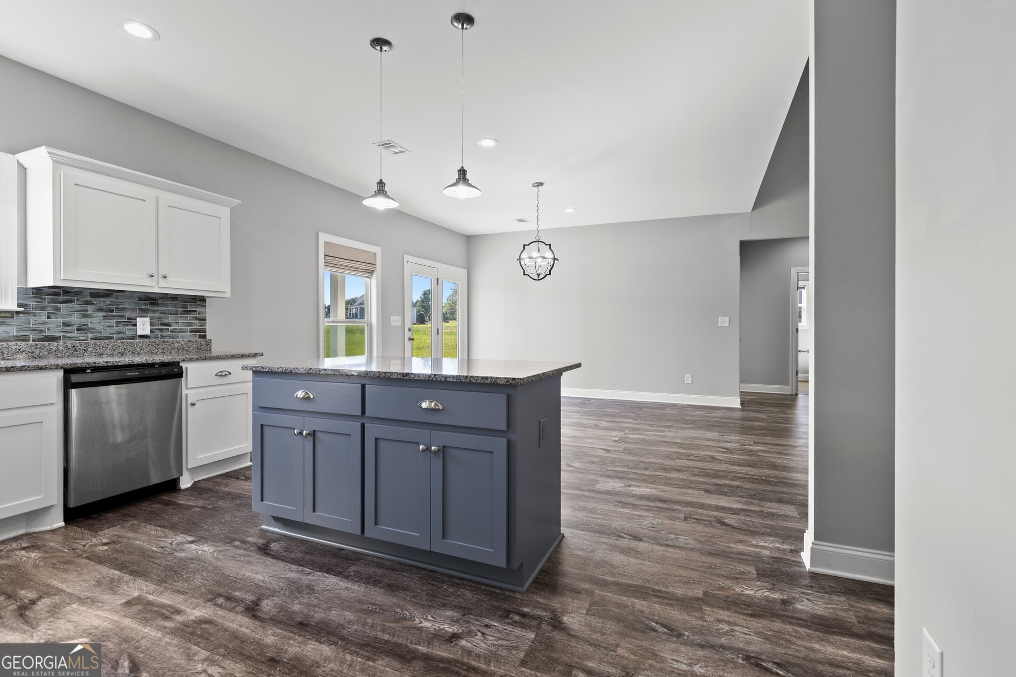 4 bedroom, 2.5 bathroom, 2,330 sq ft single family residence under contract at 1641 County Rd 548, Lanett, AL 36863 — photo 3