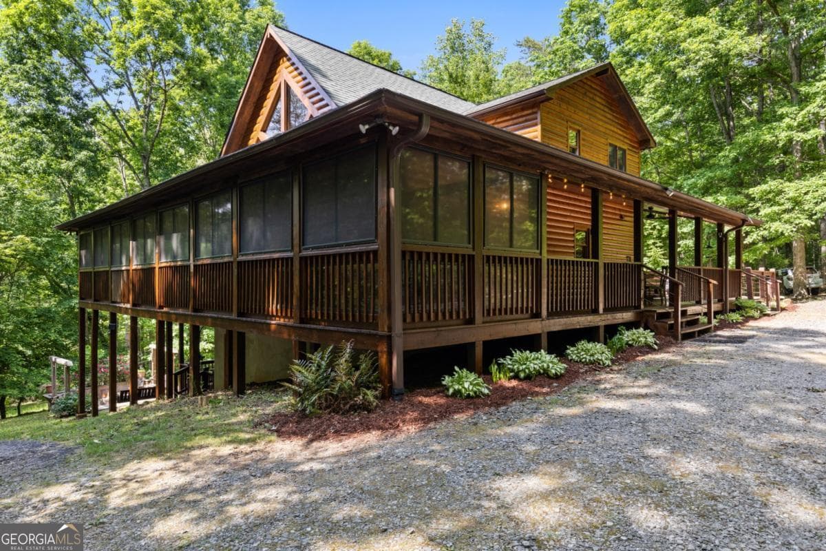 3 bedroom, 3 bathroom, 3,240 sq ft cabin,single family residence for sale at 220 Solar Drive, Blue Ridge, GA 30513 — photo 2