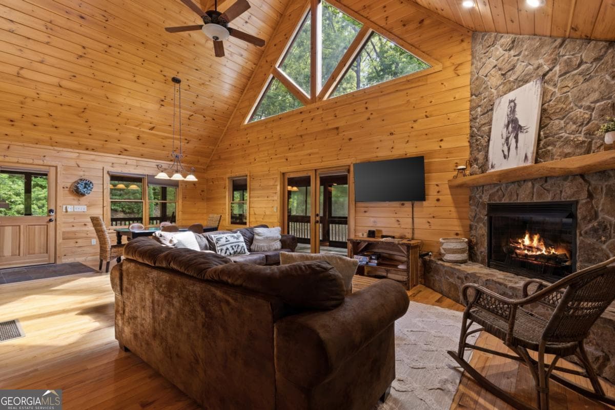 3 bedroom, 3 bathroom, 3,240 sq ft cabin,single family residence for sale at 220 Solar Drive, Blue Ridge, GA 30513 — photo 10