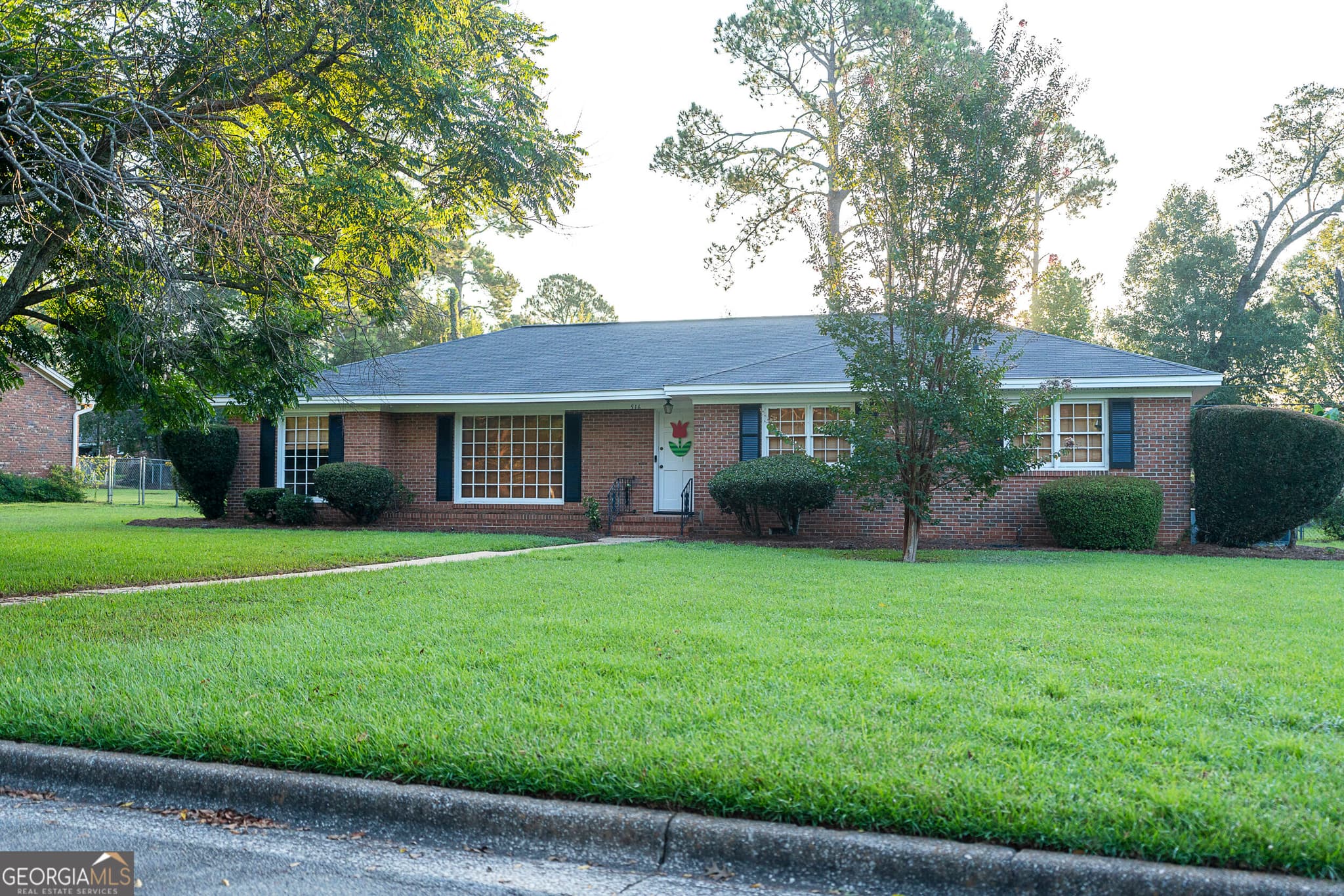 4 bedroom, 2 bathroom, 2,212 sq ft single family residence for sale at 516 Summit Drive, Albany, GA 31707 — photo 3