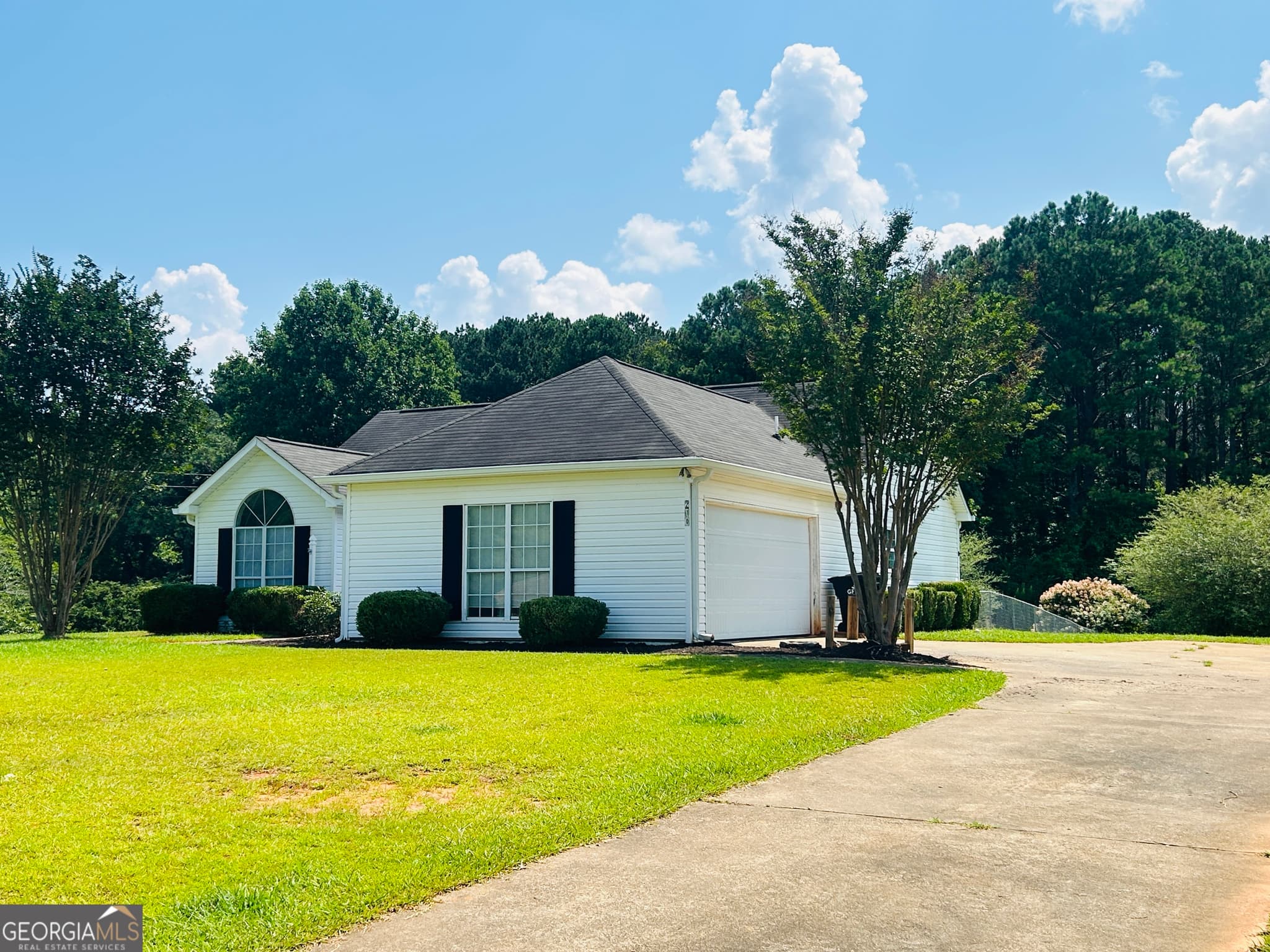 3 bedroom, 5 bathroom, 1,284 sq ft single family residence for rent at 210 Shamrock Way, Newnan, GA 30263 for $1,995 a month — photo 2
