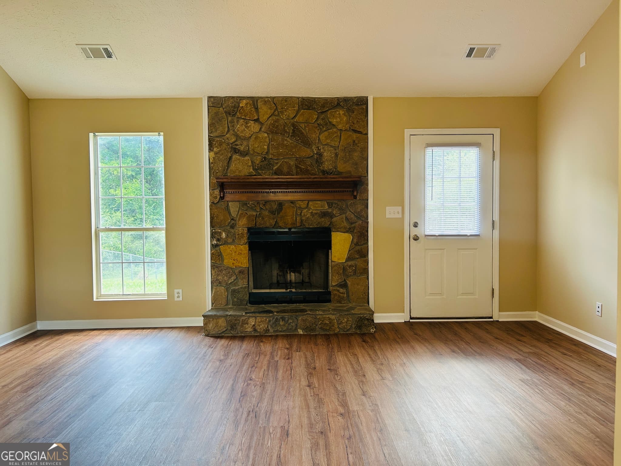 3 bedroom, 5 bathroom, 1,284 sq ft single family residence for rent at 210 Shamrock Way, Newnan, GA 30263 for $1,995 a month — photo 8