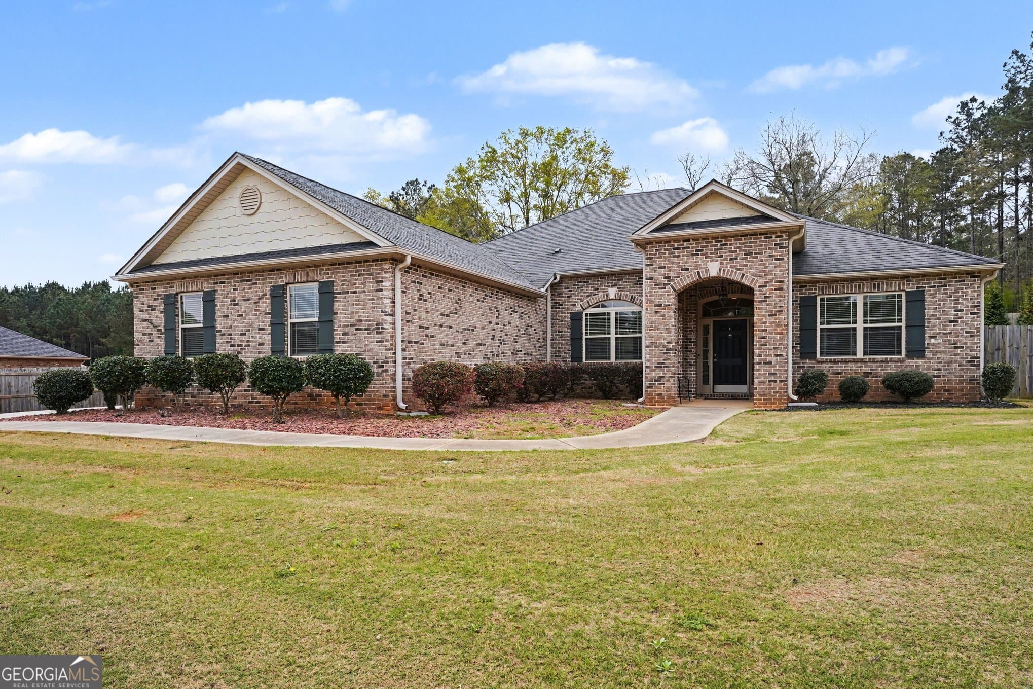 4 bedroom, 3 bathroom, 2,571 sq ft single family residence for sale at 1024 Yorkshire Drive, Griffin, GA 30223 — photo 2