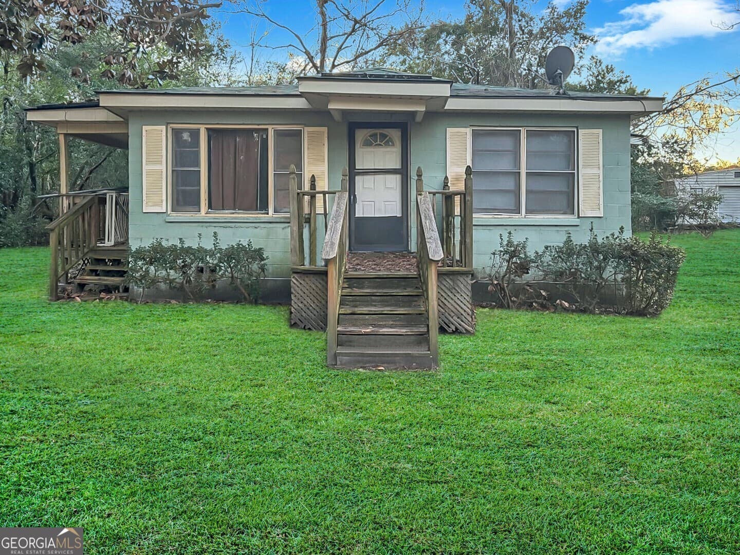 3 bedroom, 1 bathroom, 988 sq ft single family residence sold at 819 S Railroad Avenue, Springfield, GA 31329