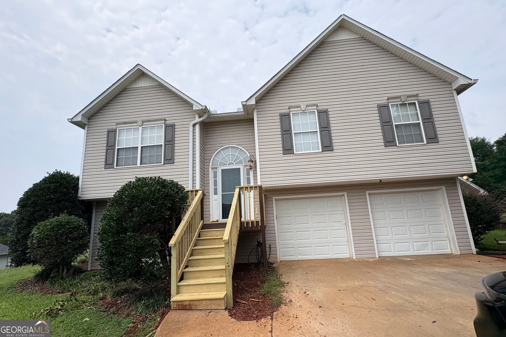 5 bedroom, 3 bathroom, 2,230 sq ft single family residence for rent at 13 Ferry Crossing Drive, Rome, GA 30161 for $2,250 a month — photo 2