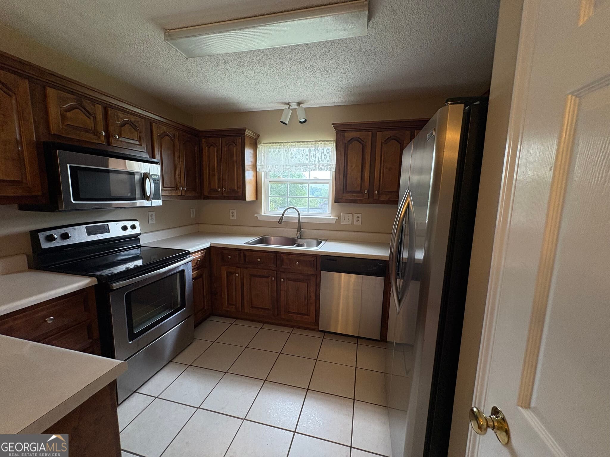 5 bedroom, 3 bathroom, 2,230 sq ft single family residence for rent at 13 Ferry Crossing Drive, Rome, GA 30161 for $2,250 a month — photo 8