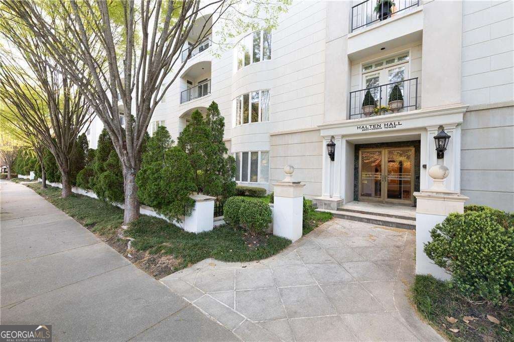 5 bedroom, 5 bathroom, 5,886 sq ft condominium for sale at 2960 Pharr Court South N6 & N8, Atlanta, GA 30305 — photo 1 of 74