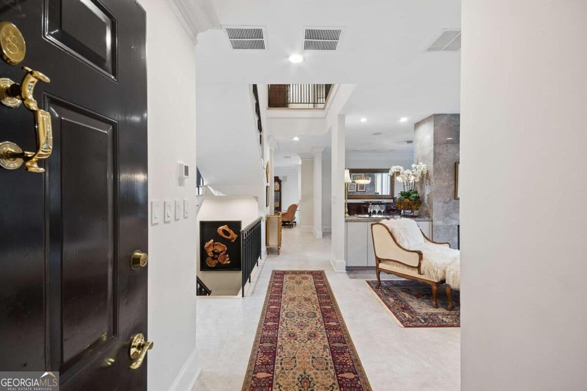 5 bedroom, 5 bathroom, 5,886 sq ft condominium for sale at 2960 Pharr Court South N6 & N8, Atlanta, GA 30305 — photo 5