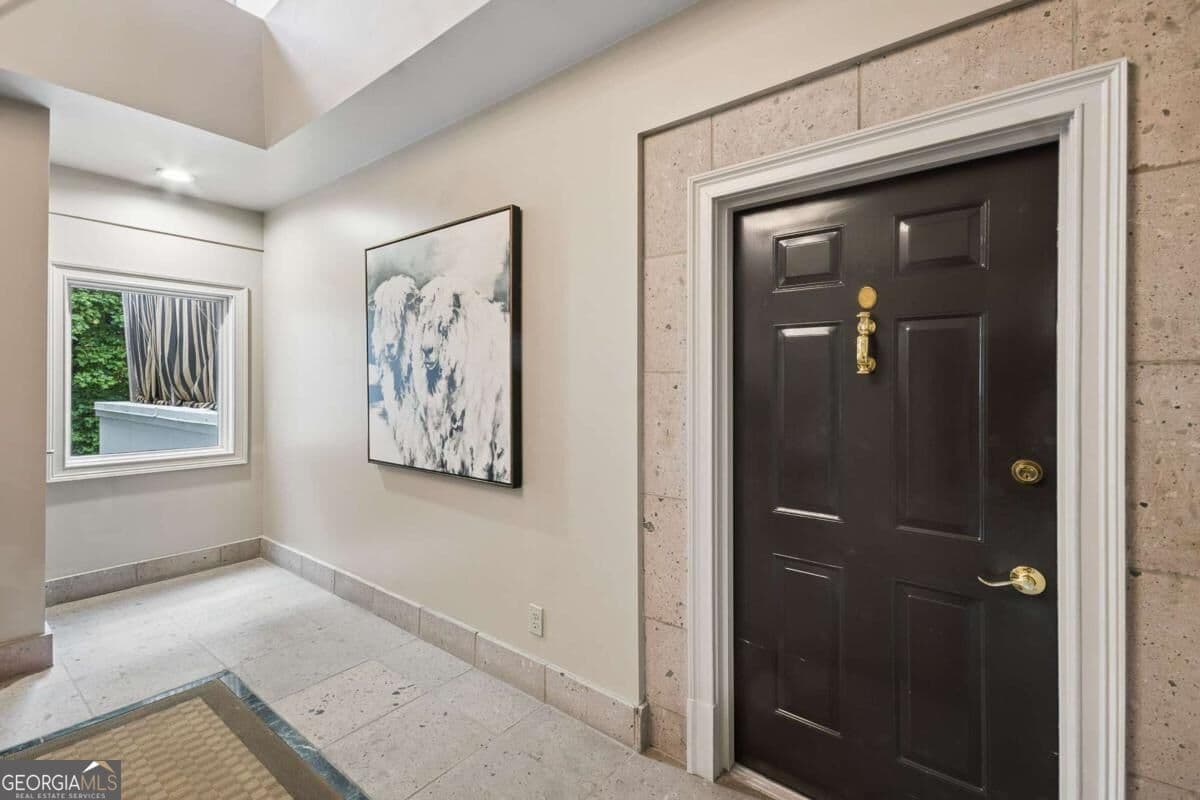 5 bedroom, 5 bathroom, 5,886 sq ft condominium for sale at 2960 Pharr Court South N6 & N8, Atlanta, GA 30305 — photo 4
