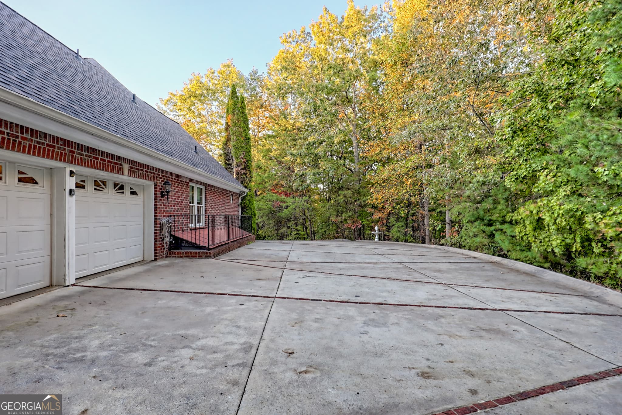 7 bedroom, 5 bathroom, 5,500 sq ft single family residence for sale at 280 Wilfar Strasse, Helen, GA 30545 — photo 6
