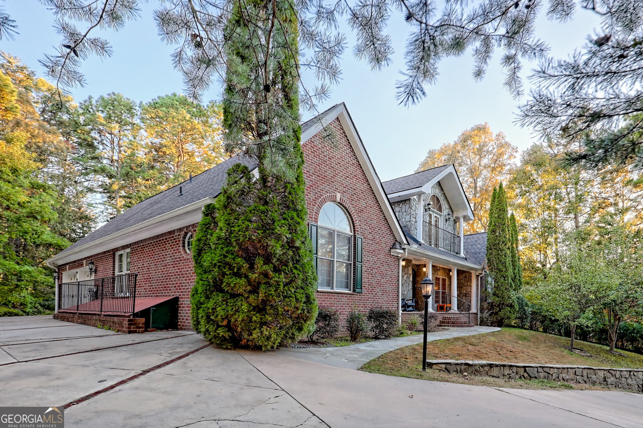 7 bedroom, 5 bathroom, 5,500 sq ft single family residence for sale at 280 Wilfar Strasse, Helen, GA 30545 — photo 5