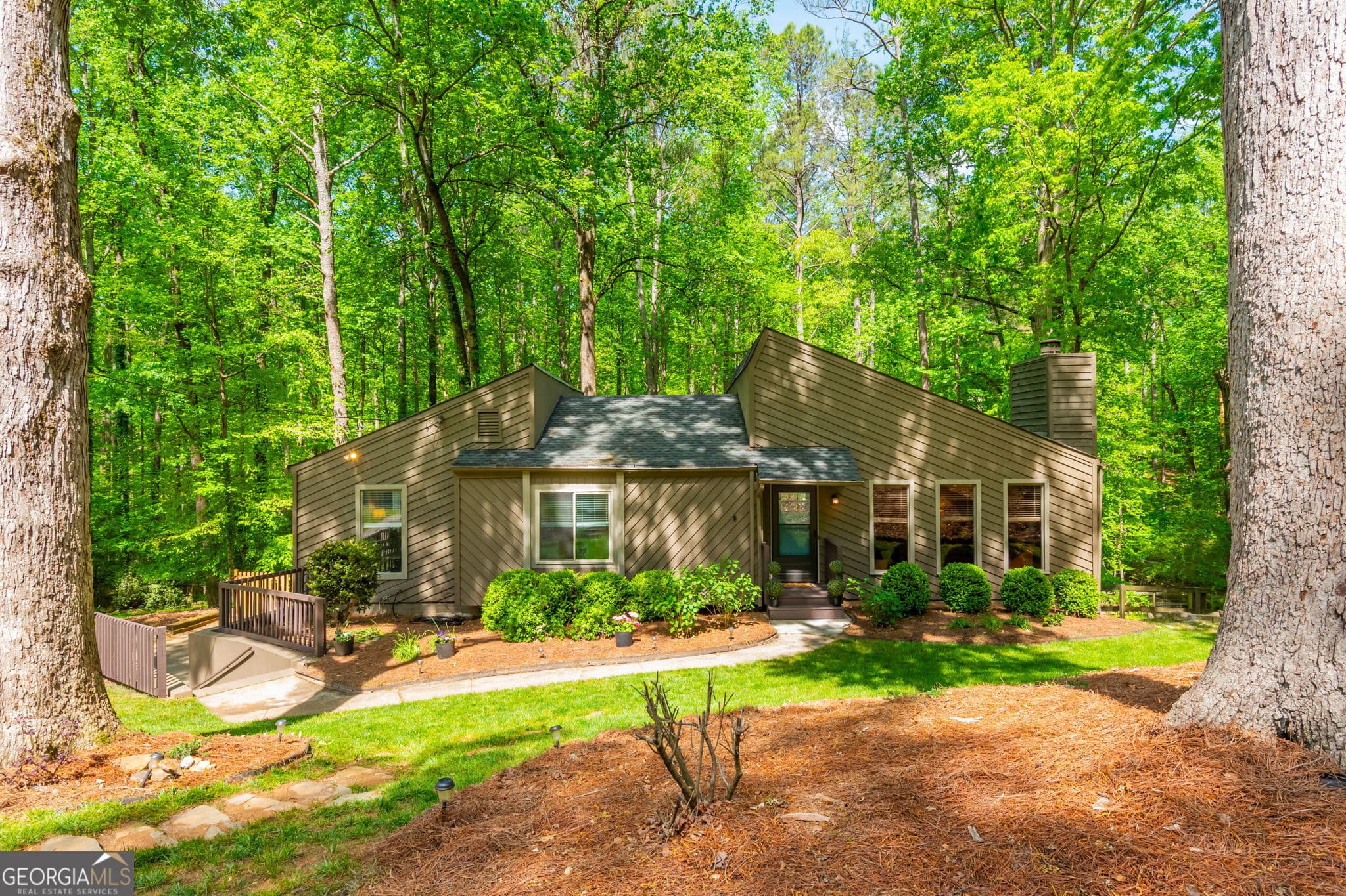 4 bedroom, 2.5 bathroom, 2,113 sq ft single family residence sold at 3925 Rock Mill Parkway, Marietta, GA 30062
