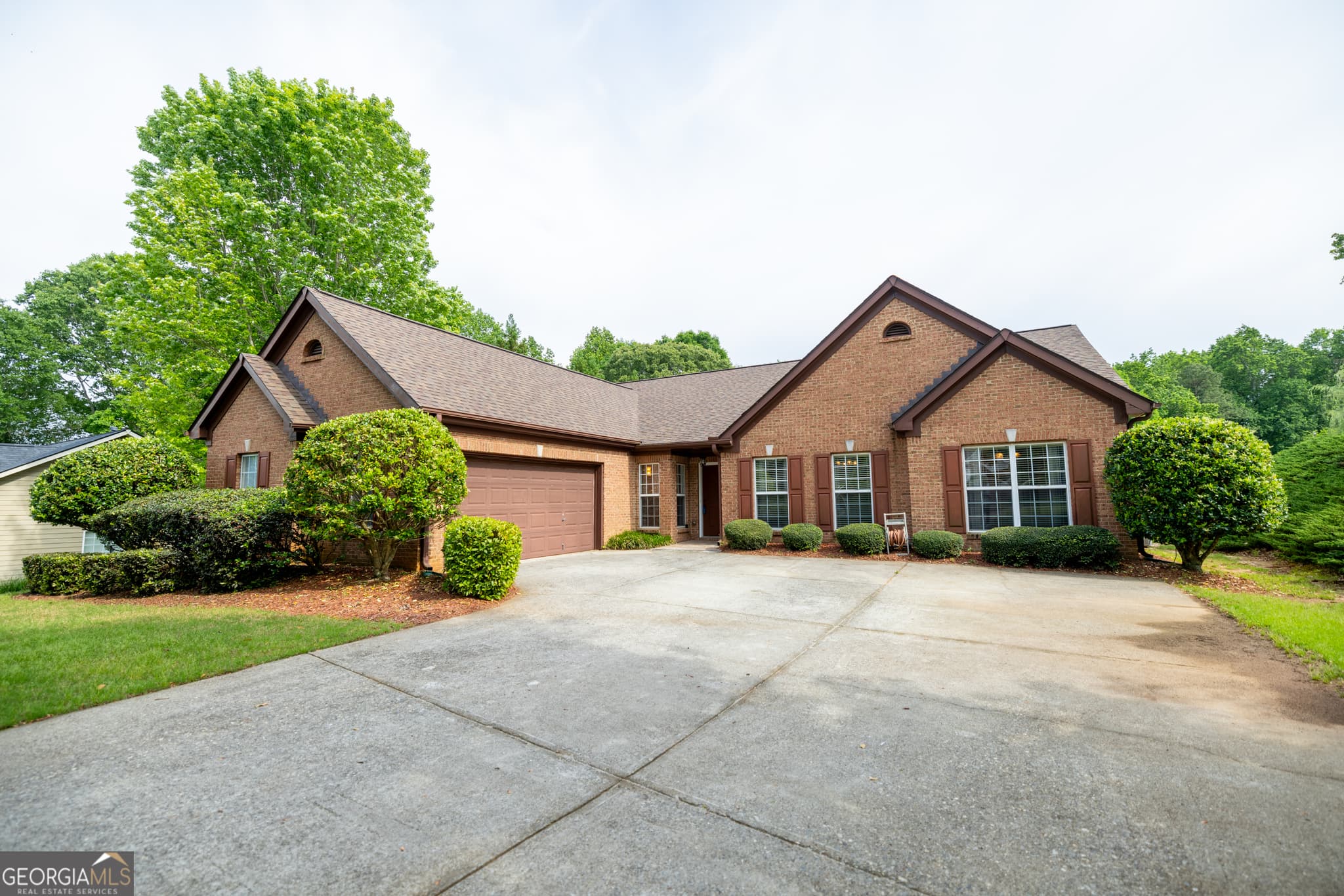 3 bedroom, 2 bathroom, 2,412 sq ft single family residence sold at 8640 Amberfield Drive, Gainesville, GA 30506