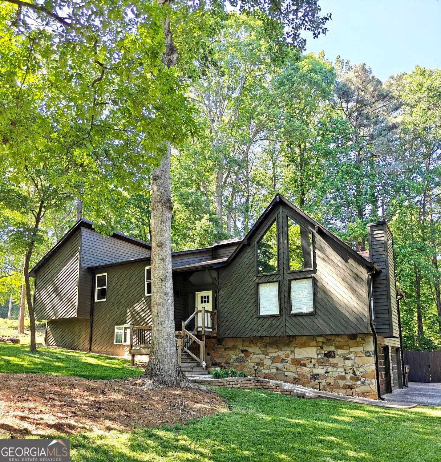 4 bedroom, 3 bathroom, 2,541 sq ft single family residence sold at 1302 Rolling Green Drive, Acworth, GA 30102