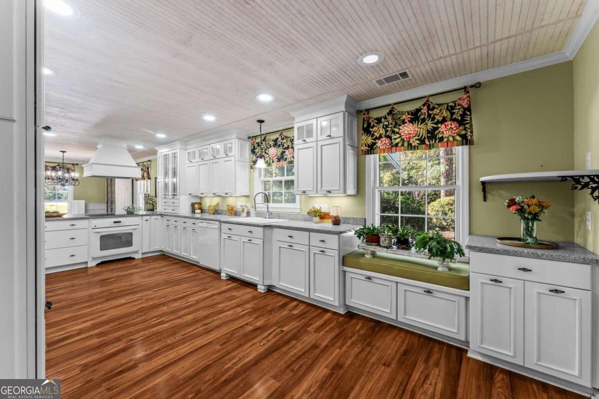 3 bedroom, 2 bathroom single family residence for sale at 118 Pineneedle Road, Statesboro, GA 30458 — photo 4