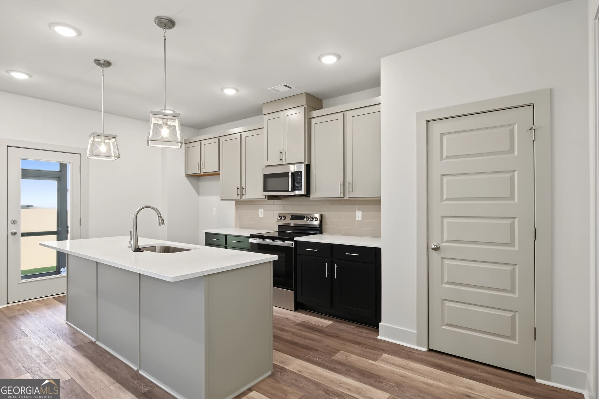 4 bedroom, 2.5 bathroom, 1,909 sq ft townhouse for sale at 4353 Fern River Bend 33, Norcross, GA 30093 — photo 6