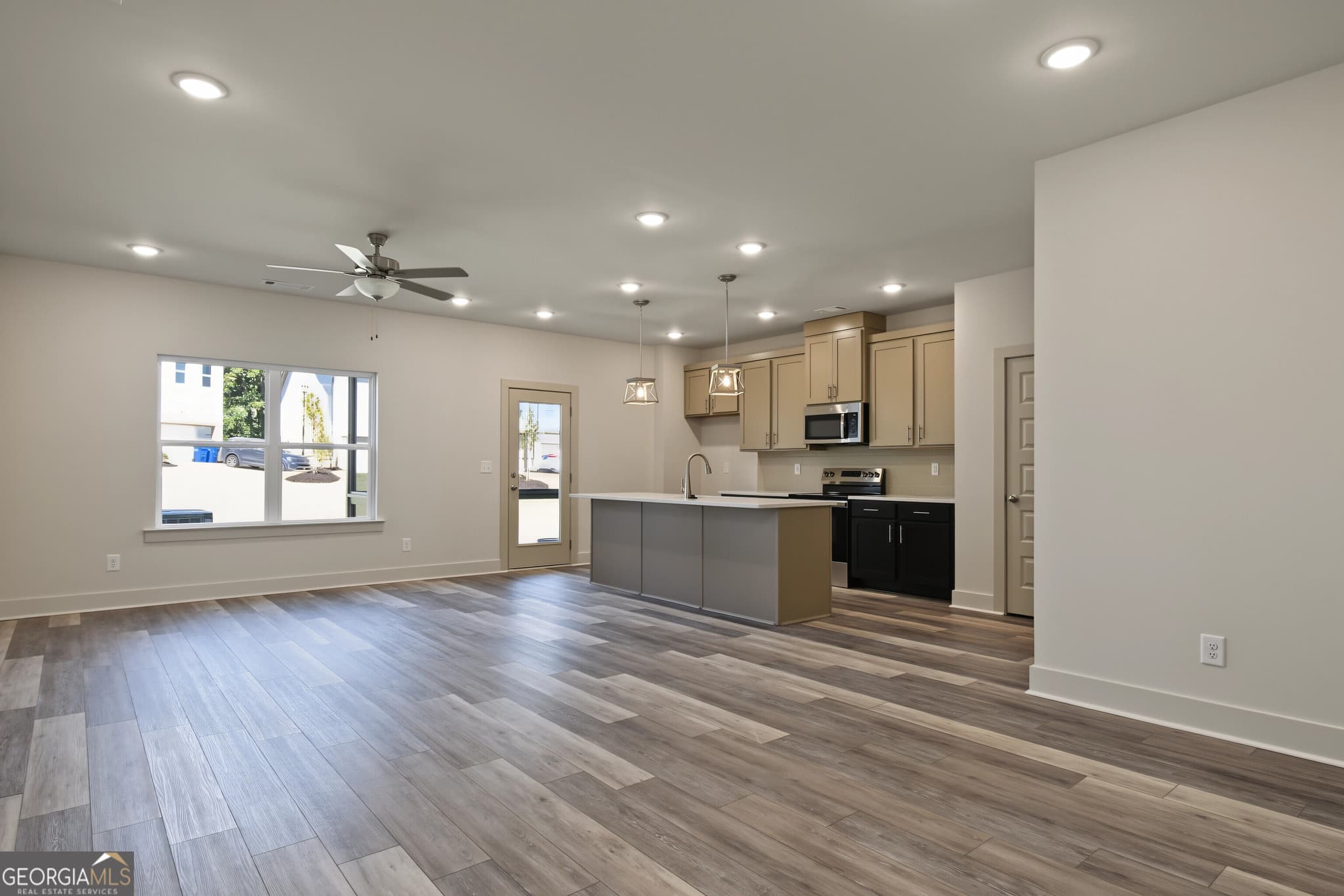 4 bedroom, 2.5 bathroom, 1,909 sq ft townhouse for sale at 4353 Fern River Bend 33, Norcross, GA 30093 — photo 5