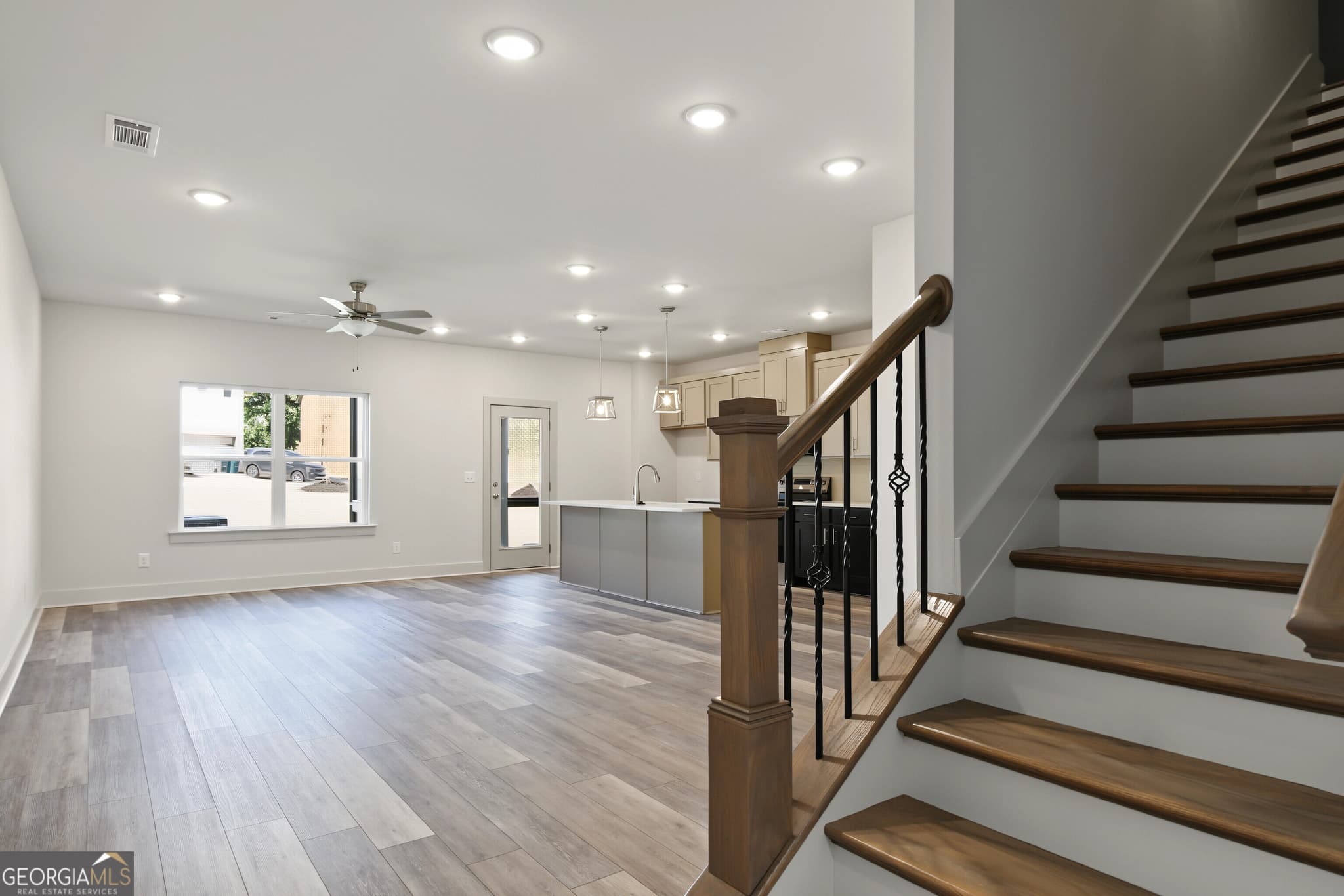 4 bedroom, 2.5 bathroom, 1,909 sq ft townhouse for sale at 4353 Fern River Bend 33, Norcross, GA 30093 — photo 4