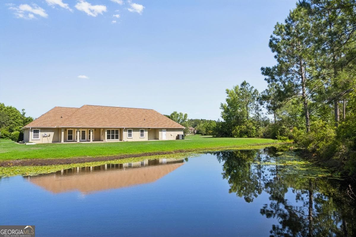 3 bedroom, 3 bathroom, 2,707 sq ft single family residence under contract at 190 Lakes Drive, Brunswick, GA 31523 — photo 2