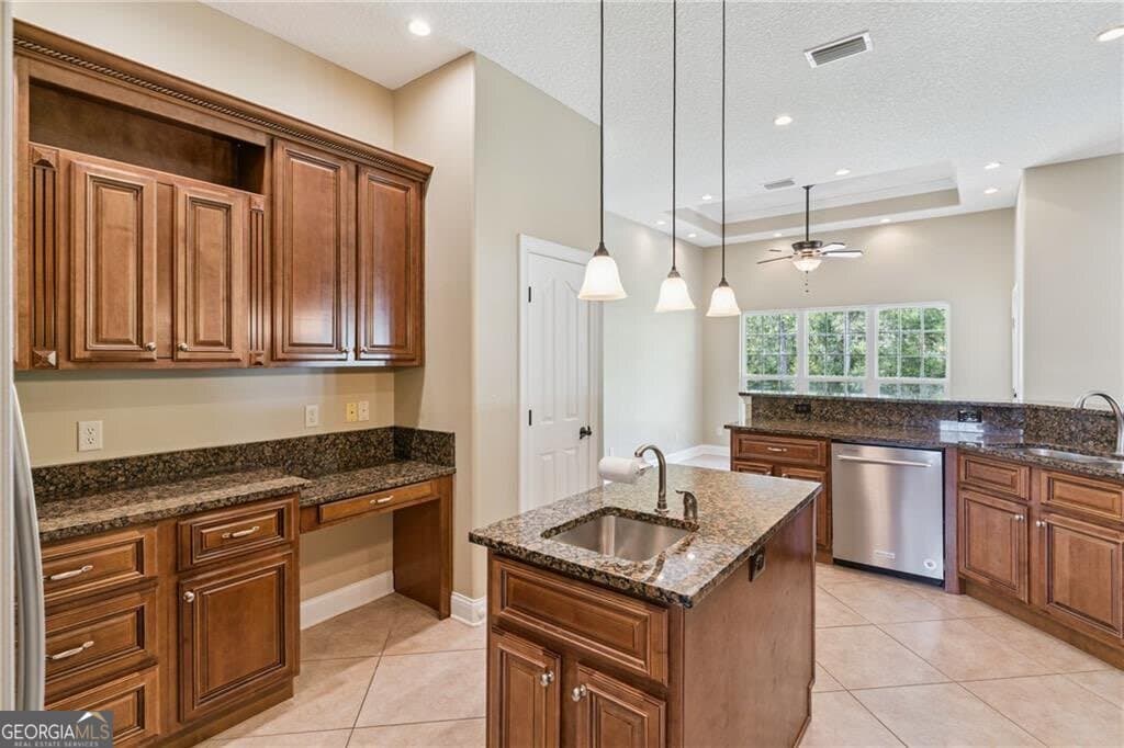 3 bedroom, 3 bathroom, 2,707 sq ft single family residence under contract at 190 Lakes Drive, Brunswick, GA 31523 — photo 9