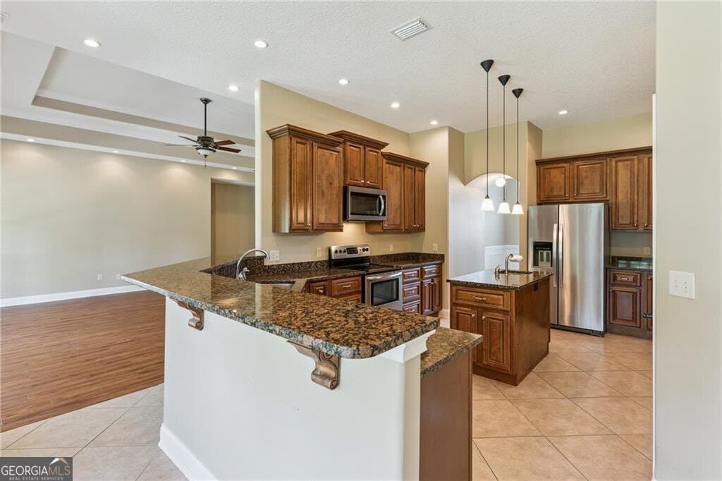 3 bedroom, 3 bathroom, 2,707 sq ft single family residence under contract at 190 Lakes Drive, Brunswick, GA 31523 — photo 10