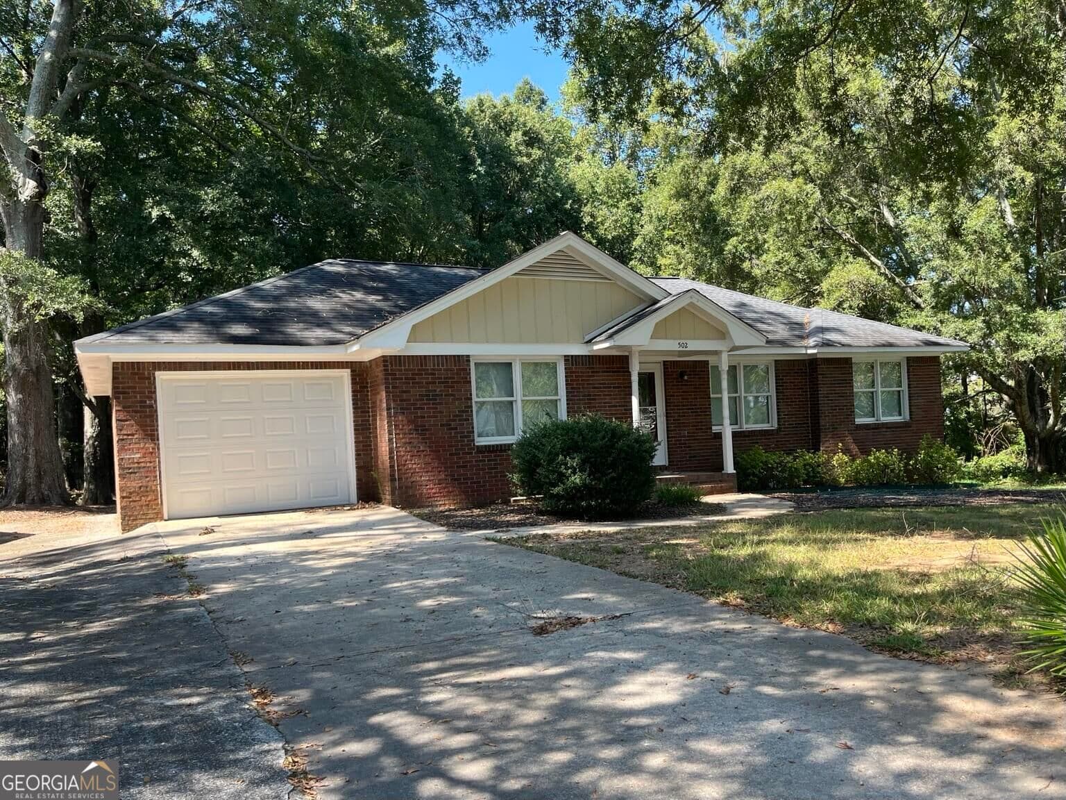 3 bedroom, 2 bathroom, 1,187 sq ft single family residence for sale at 502 Chestnut Lane, Monroe, GA 30655 — photo 2