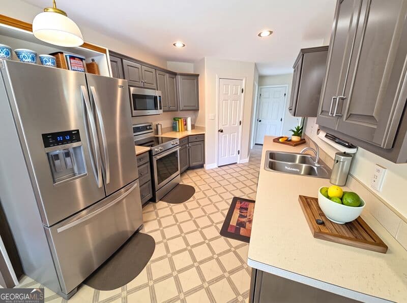 4 bedroom, 3 bathroom, 4,947 sq ft single family residence for sale at 440 Wood Lane, Athens, GA 30605 — photo 2