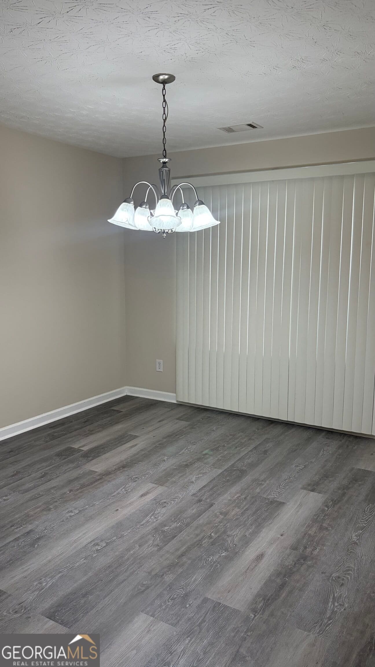4 bedroom, 2 bathroom, 2,096 sq ft single family residence for rent at 3229 Meadow Point Drive, Snellville, GA 30039 for $2,200 a month — photo 3