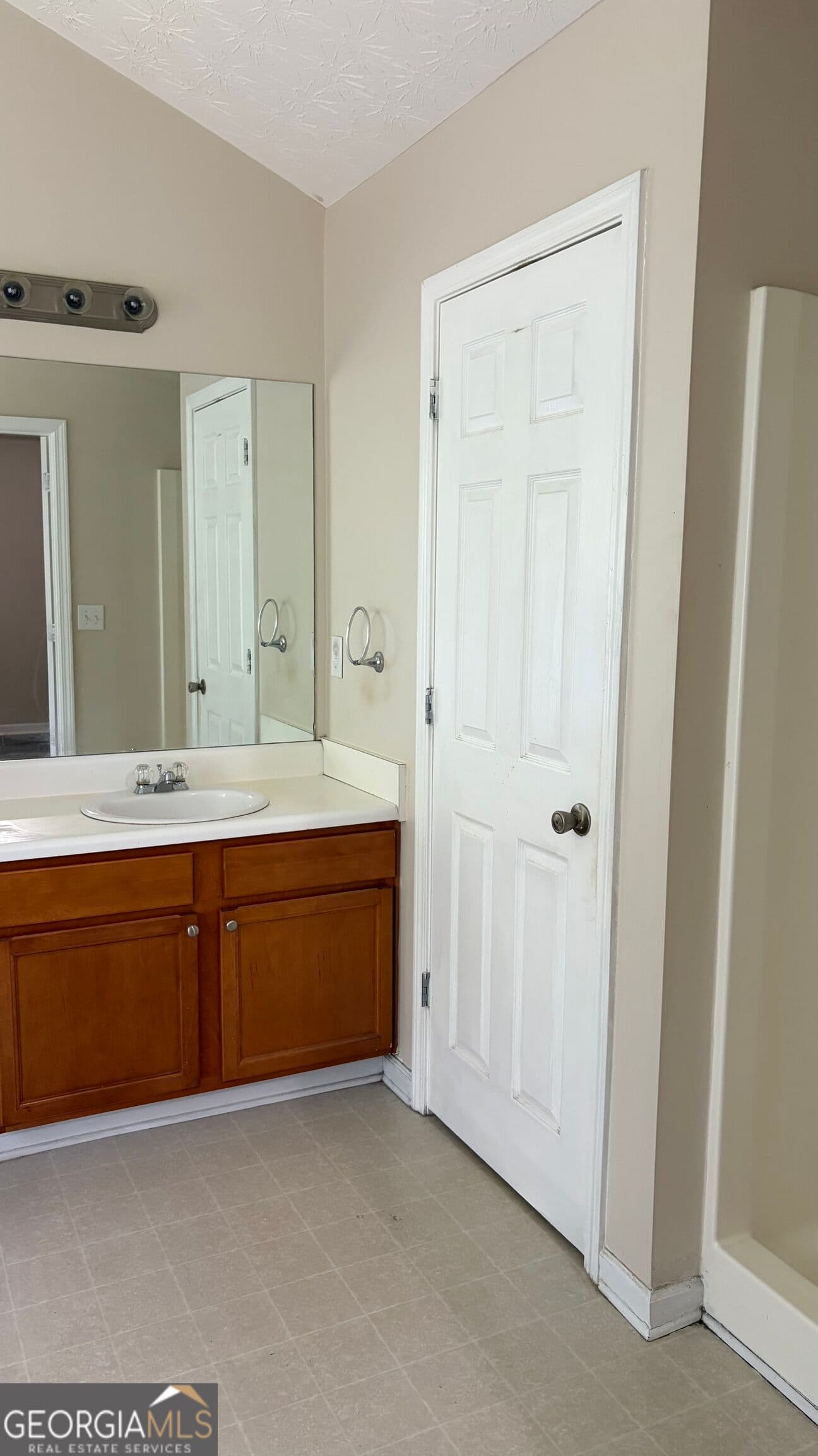 4 bedroom, 2 bathroom, 2,096 sq ft single family residence for rent at 3229 Meadow Point Drive, Snellville, GA 30039 for $2,200 a month — photo 5