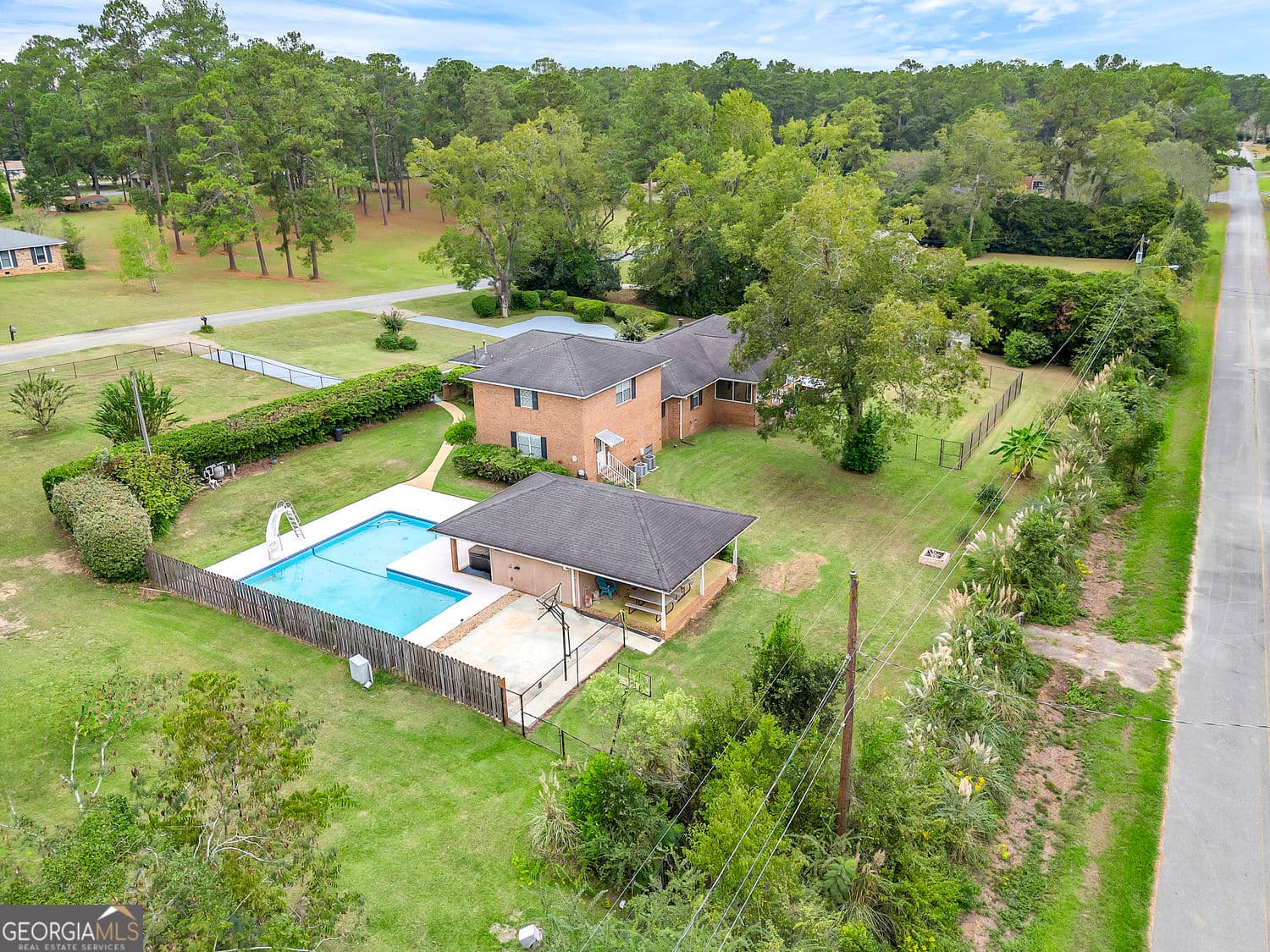 5 bedroom, 4.5 bathroom, 4,256 sq ft single family residence for sale at 1296 McQuaig Street, Cairo, GA 39828 — photo 7